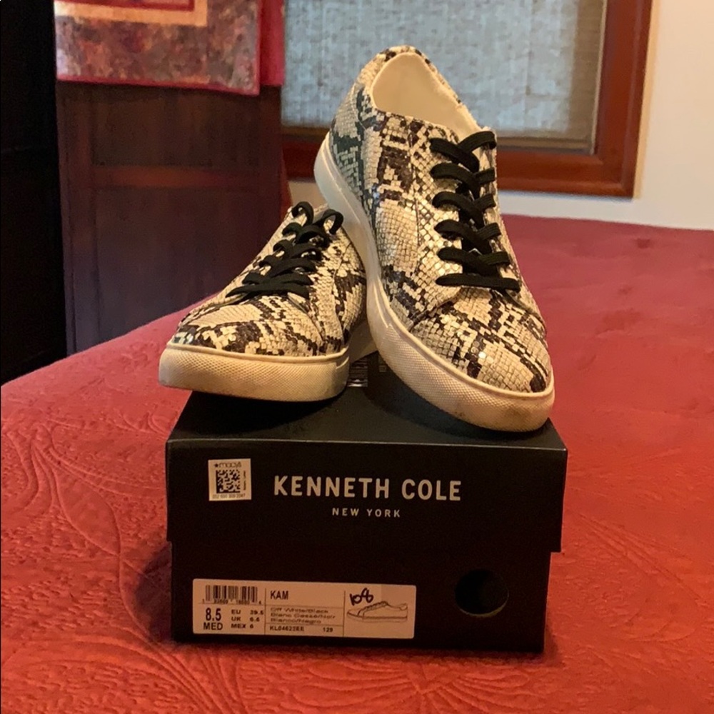 Kenneth Cole KAM SNAKE PRINT LEATHER SNEAKER - Picture 2 of 14